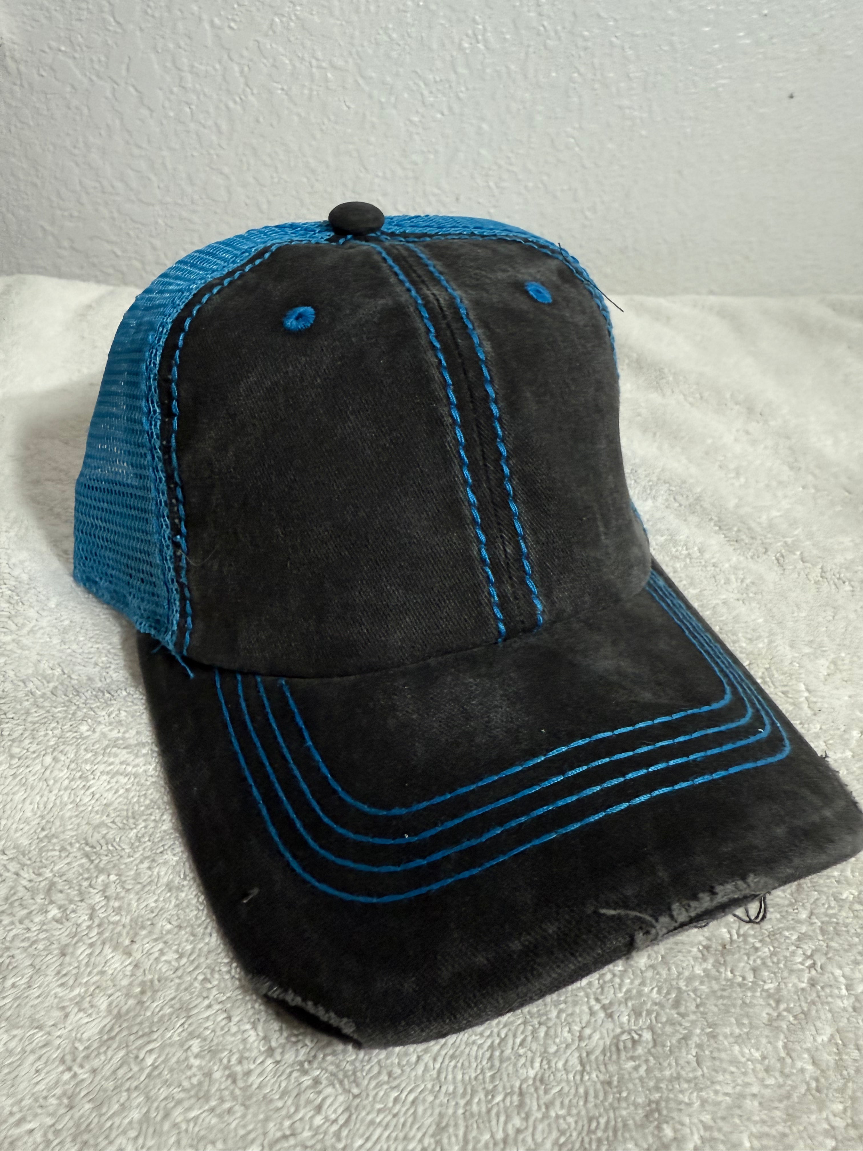 DISTRESSED SOFT MESH TRUCKER BLK/BLU