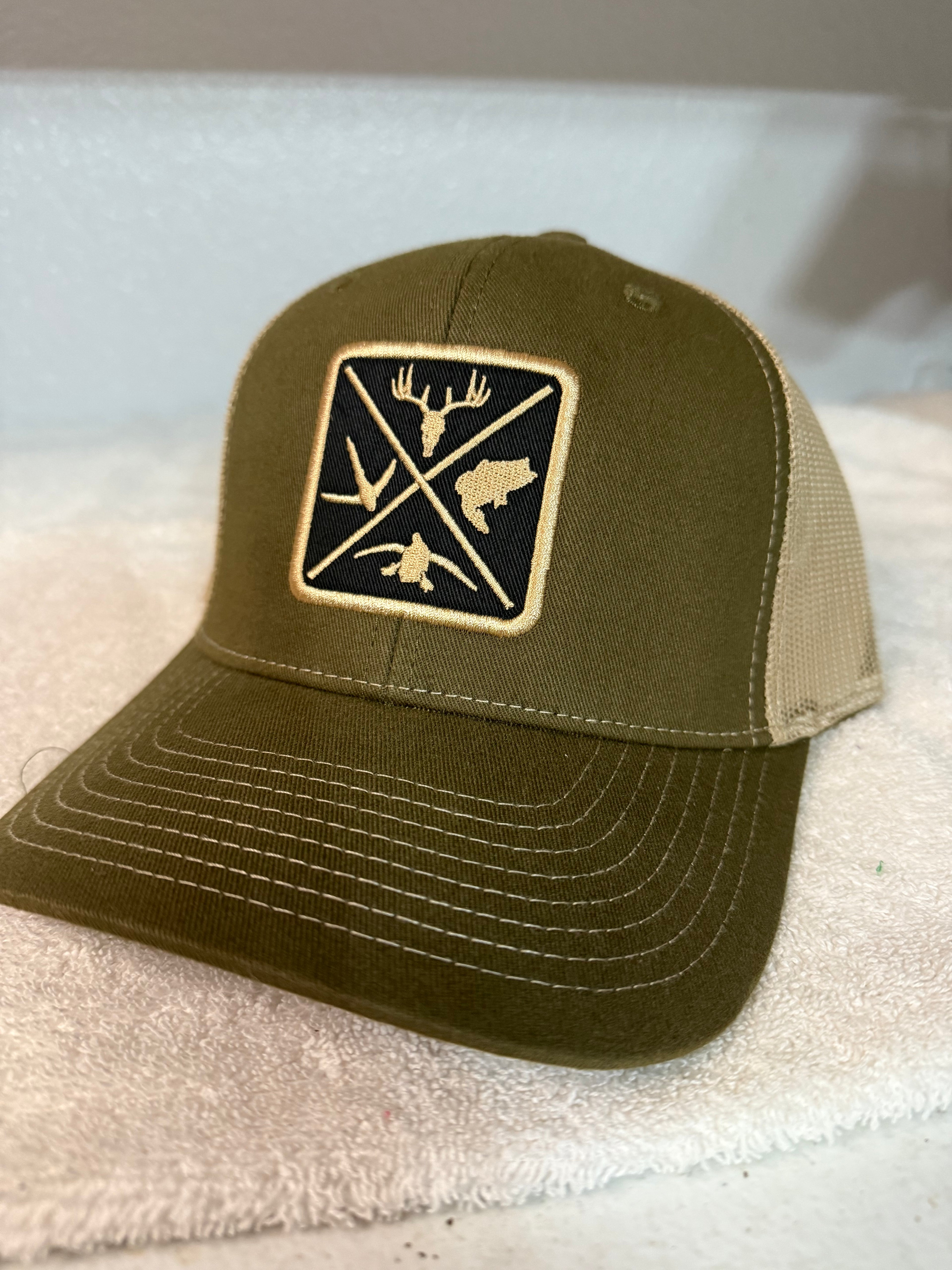 PREMIUM 6P TRUCKER